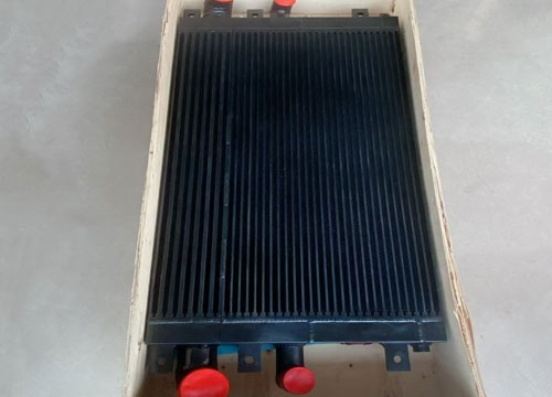 宝马格203AD-4散热器水箱